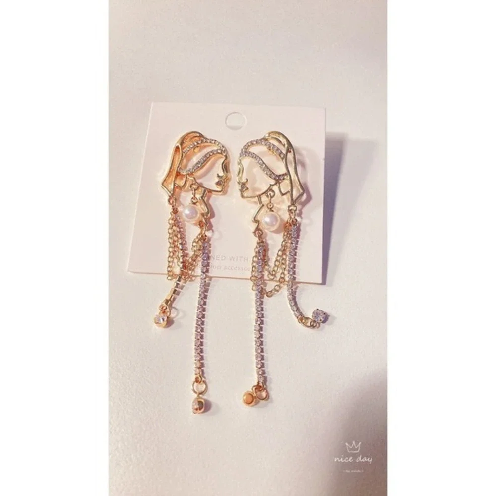 Pearl Long Tassel Abstract Lines Girl with pearl Earrings Portrait‎ Earrings
